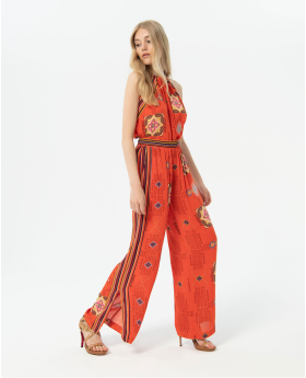 Surkana Pantalón amplio con estampados contrastados.